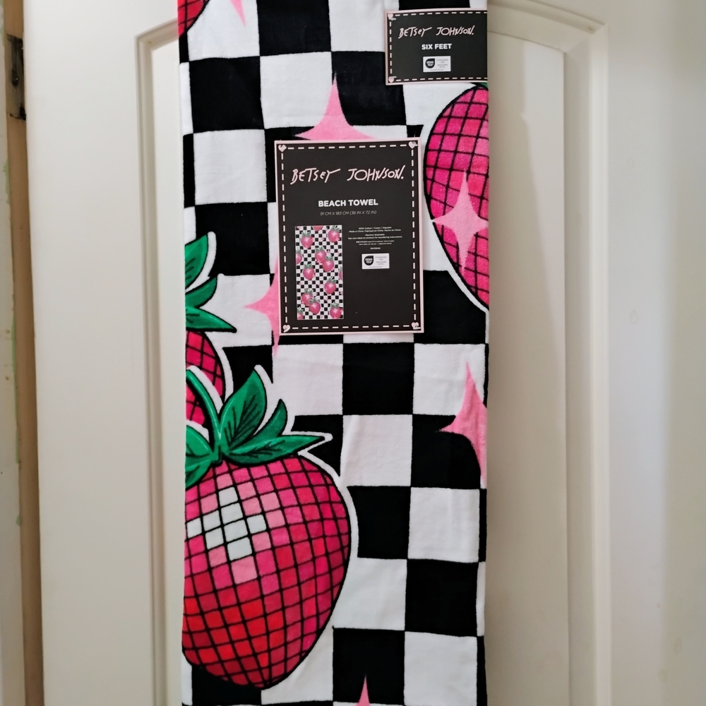 Betsey Johnson Beach Towel Black and Pink Checkered
